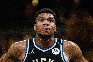 独木难支！字母哥20中14空砍40分14板9助2断2帽 罚球16中11