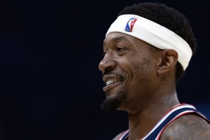 压哨绝杀！比尔：莱昂纳德投出了一个不可思议的投篮