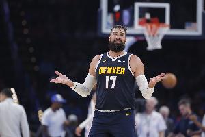 替补表现挺好！瓦兰丘纳斯8中4得到10分3板1助1帽