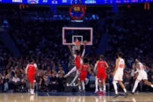 最终还是超时！哈特压哨上篮&裁判反复回看判定超时