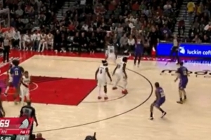 支棱起来了！斯玛特先妙传策动进攻 之后干拔三分也有