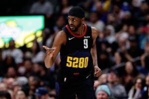 朱哥的兄长！冠军球员！媒体人：广州龙狮签约贾斯汀·霍勒迪